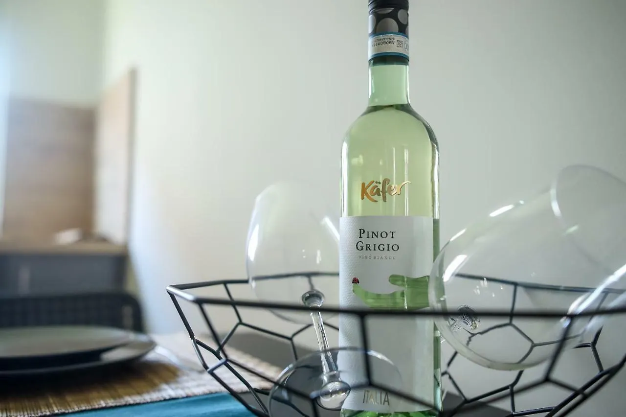 BRIGHT - Stylish apartment - Kitchen - Parking - Netflix Augsburg